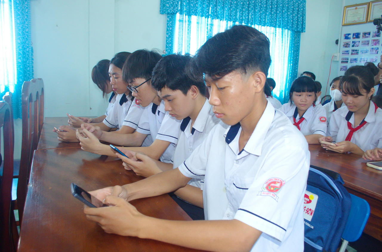 Lễ phát động Cuộc thi trực tuyến ATGT và đưa nước sạch đến học đường ở Cà Mau