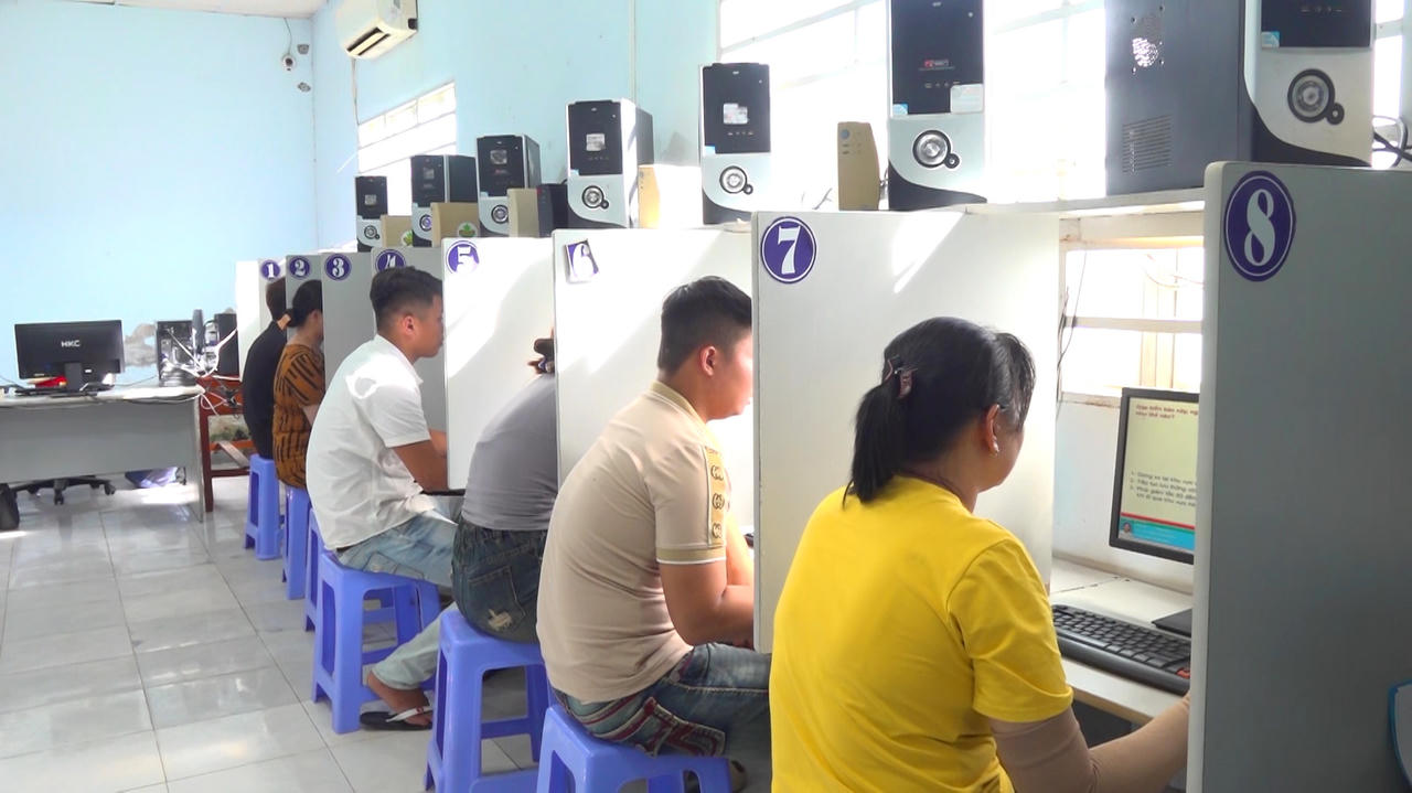 Cà Mau: Tổ chức thi sát hạch lái xe sau hơn 2 tháng tạm hoãn