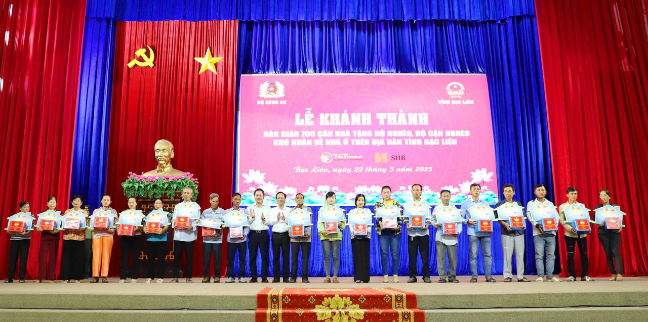 Bạc Liêu khánh thành bàn giao 700 căn nhà cho hộ nghèo, hộ cận nghèo 