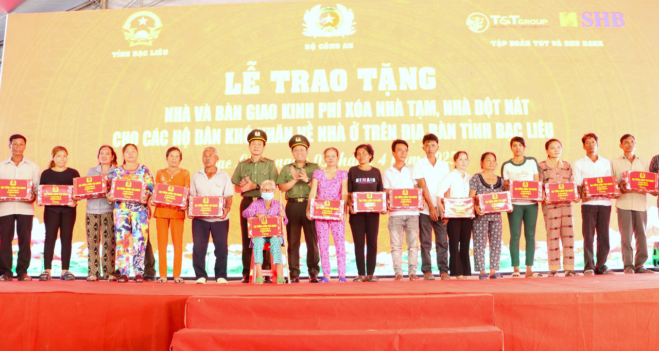 Dấu ấn Công an Bạc Liêu trong phong trào “Chung tay xóa nhà tạm, nhà dột nát”