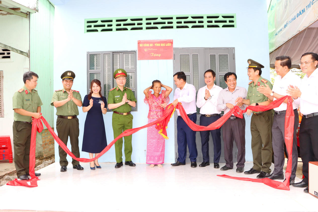 Dấu ấn Công an Bạc Liêu trong phong trào “Chung tay xóa nhà tạm, nhà dột nát”