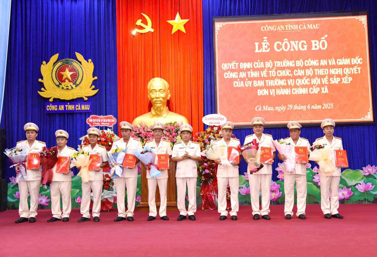 Công an tỉnh Cà Mau công bố các Quyết định về tổ chức, cán bộ sau sáp nhập
