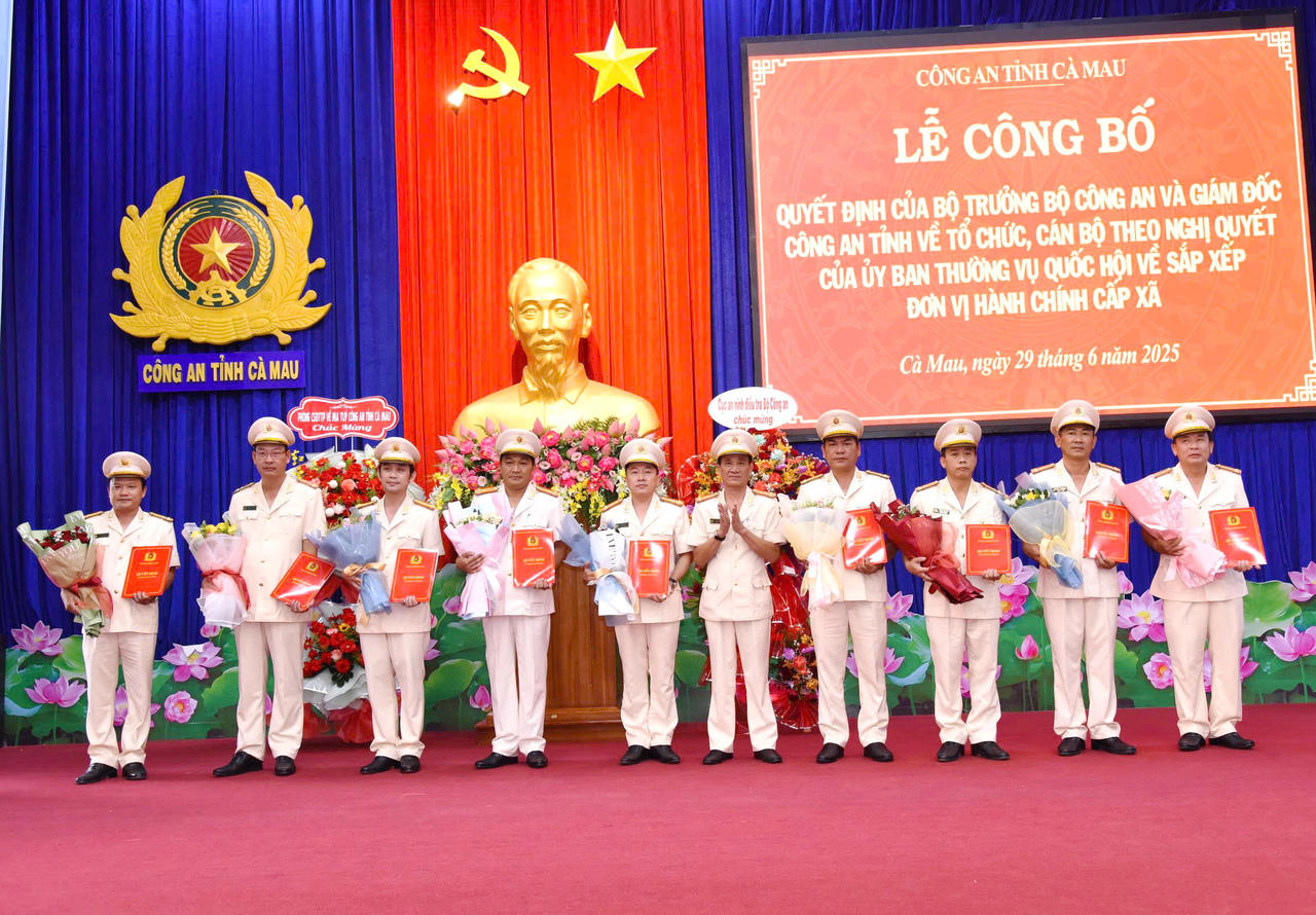 Công an tỉnh Cà Mau công bố các Quyết định về tổ chức, cán bộ sau sáp nhập