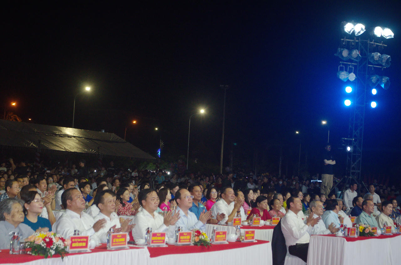 Hân hoan chào mừng thành lập đơn vị hành chính mới