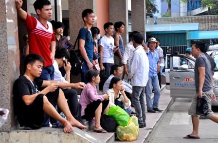 Bến xe quá tải, đường cửa ngõ Thủ đô ùn tắc trong ngày cuối của kỳ nghỉ lễ