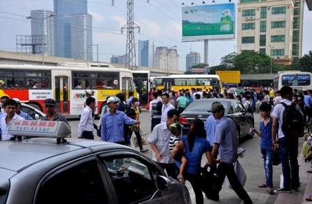 Bến xe quá tải, đường cửa ngõ Thủ đô ùn tắc trong ngày cuối của kỳ nghỉ lễ