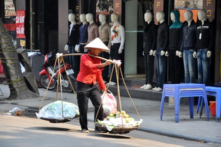 Người Hà Nội “ngột thở” trong cái nắng đầu mùa