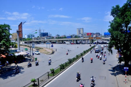 Người Hà Nội “ngột thở” trong cái nắng đầu mùa