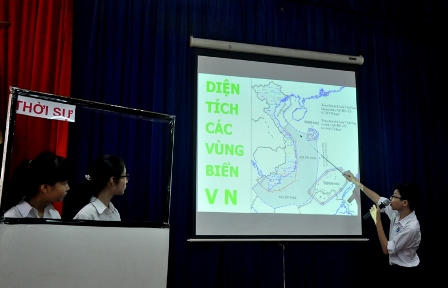 Những giờ dạy đặc biệt về Biển Đông của “cô giáo dự báo thời tiết“