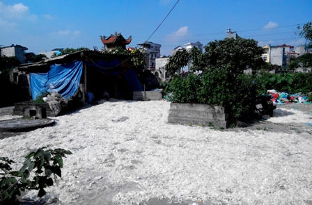 Hà Nội: Người sống “xí chỗ” của người chết ở khu đất nghĩa trang 