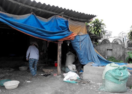 Hà Nội: Người sống “xí chỗ” của người chết ở khu đất nghĩa trang 