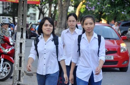 Học sinh tự tin bước vào môn thi tốt nghiệp đầu tiên 