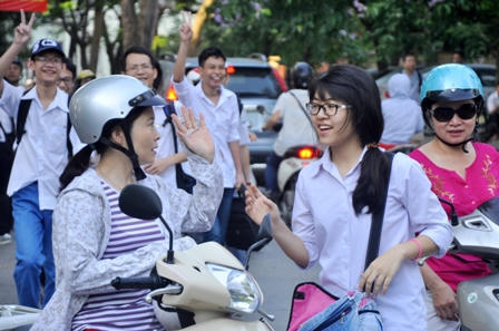 Học sinh tự tin bước vào môn thi tốt nghiệp đầu tiên 
