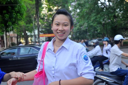 Học sinh tự tin bước vào môn thi tốt nghiệp đầu tiên 