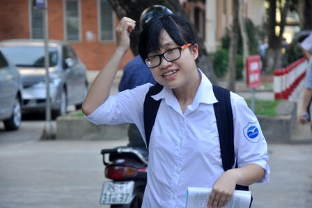 Học sinh tự tin bước vào môn thi tốt nghiệp đầu tiên 