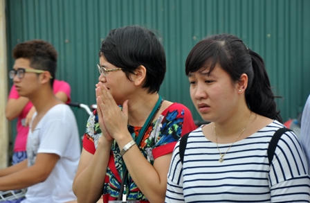 2 người chết do bơi thuyền lúc có mưa dông lớn ở Hồ Tây