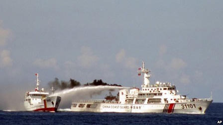 Tàu kiểm ngư Việt Nam thường xuyên bị tàu Trung Quốc hú còi đe dọa