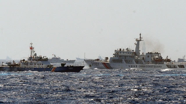 Máy bay Trung Quốc bay “điên loạn” gần khu vực giàn khoan 