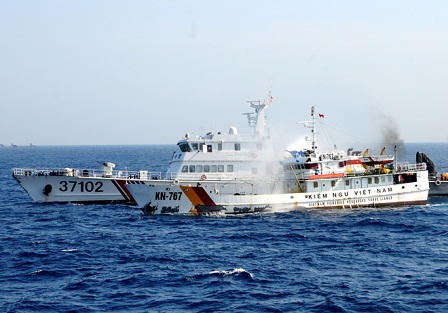 Rất đông tàu Trung Quốc liên tục đâm va vào tàu Việt Nam
