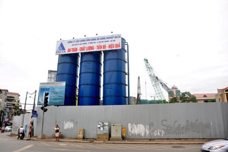 Hàng chục hộ dân ở tập thể B5 - Giảng Võ phải ăn ngủ cùng nước thải