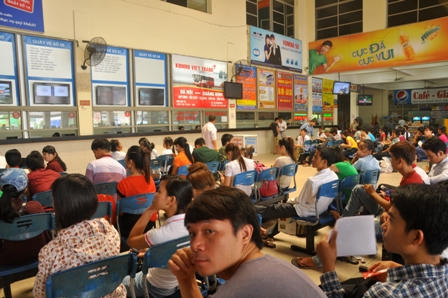 Hàng vạn sĩ tử lỉnh kỉnh đồ đạc "lên kinh ứng thí"