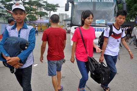 Hàng vạn sĩ tử lỉnh kỉnh đồ đạc "lên kinh ứng thí"