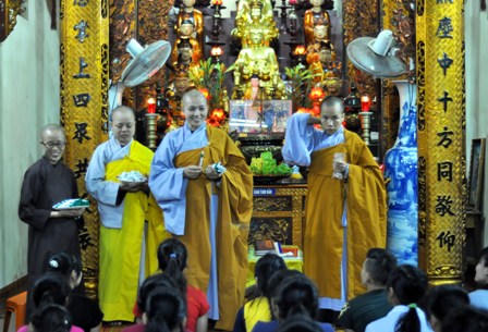 Buổi lễ cầu an ý nghĩa trước giờ sỹ tử bước vào phòng thi