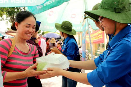 Bữa cơm trưa miễn phí của hàng nghìn của sĩ tử
