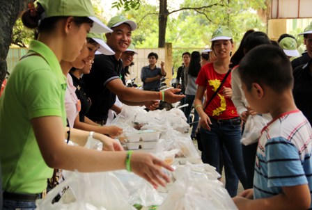 Bữa cơm trưa miễn phí của hàng nghìn của sĩ tử