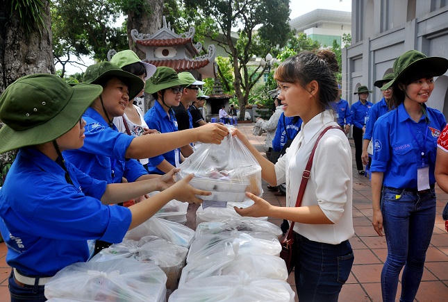 Bữa cơm trưa miễn phí của hàng nghìn của sĩ tử