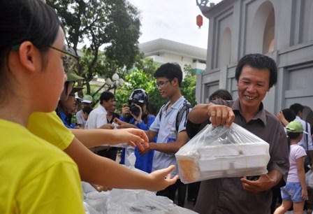 Bữa cơm trưa miễn phí của hàng nghìn của sĩ tử