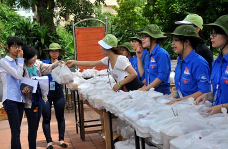 Bữa cơm trưa miễn phí của hàng nghìn của sĩ tử