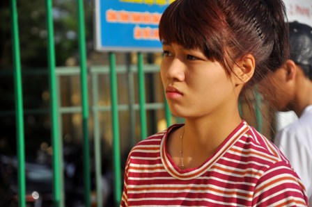 Giọt nước mắt, nỗi lo lắng trước giờ sĩ tử bắt đầu môn thi đầu 