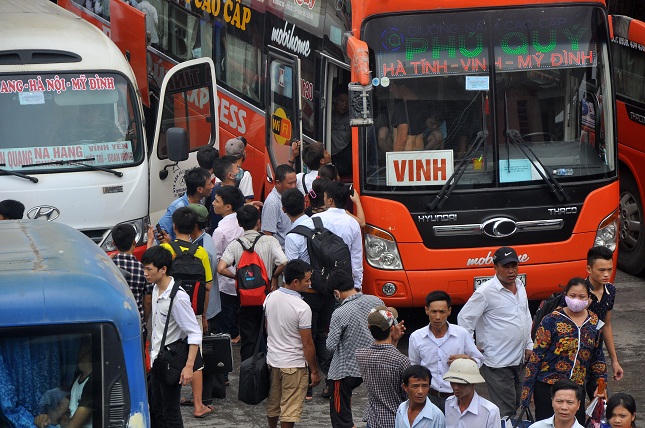 Sĩ tử vội vã rời Hà Nội sau môn thi cuối 