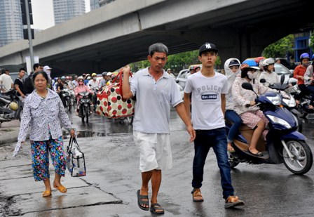 Sĩ tử vội vã rời Hà Nội sau môn thi cuối 