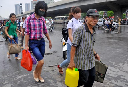 Sĩ tử vội vã rời Hà Nội sau môn thi cuối 