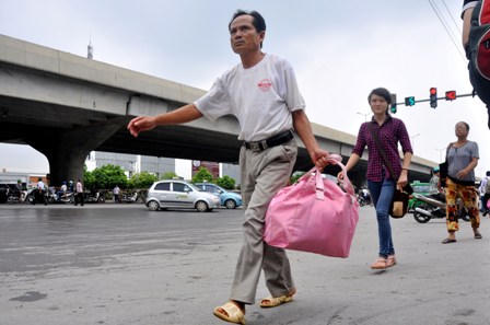 Sĩ tử vội vã rời Hà Nội sau môn thi cuối 