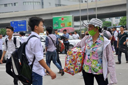 Sĩ tử vội vã rời Hà Nội sau môn thi cuối 