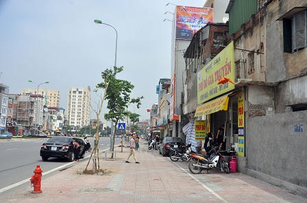 Vỉa hè đường “đắt nhất hành tinh” cũng phải làm lại
