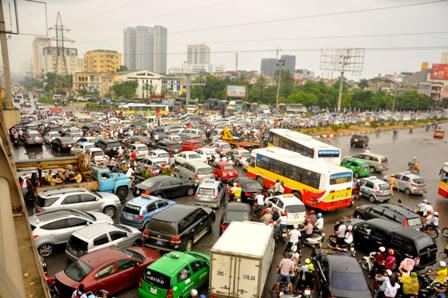 Giao thông ngày tập trung thi ĐH đợt 2: Nhiều sĩ tử muộn giờ 