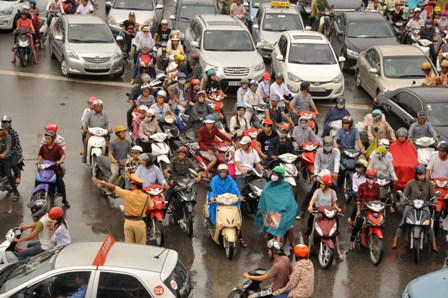 Giao thông ngày tập trung thi ĐH đợt 2: Nhiều sĩ tử muộn giờ 