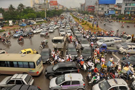 Giao thông ngày tập trung thi ĐH đợt 2: Nhiều sĩ tử muộn giờ 