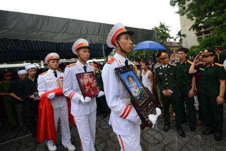 Toàn cảnh lễ tang tiễn đưa 18 chiến sĩ về nơi yên nghỉ