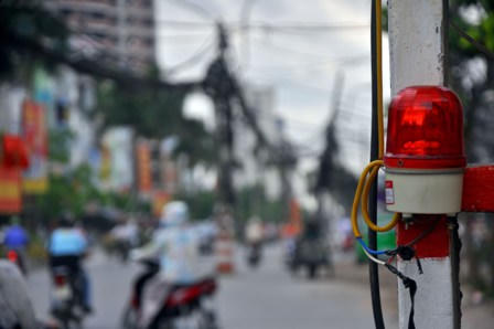 Cột điện ngổn ngang, ám ảnh người giao thông trên đường Tân Mai