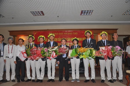 Tự hào đón đoàn học sinh đoạt 6 huy chương Olympic Toán học quốc tế 