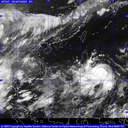 Tiến gần Biển Đông, bão Rammasun có gió mạnh giật cấp 12