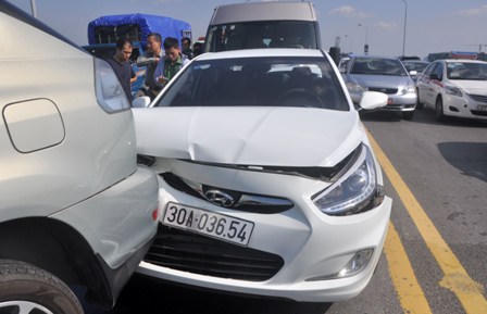 Tai nạn liên hoàn trên cầu Thăng Long, giao thông ùn tắc 