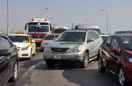 Tai nạn liên hoàn trên cầu Thăng Long, giao thông ùn tắc 
