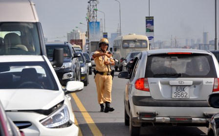 Tai nạn liên hoàn trên cầu Thăng Long, giao thông ùn tắc 
