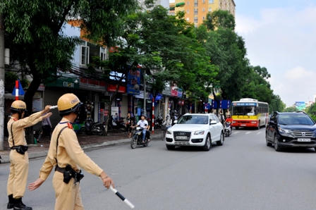 Hà Nội: Bắt đầu cấm ô tô lưu thông vào đường Cầu Giấy 